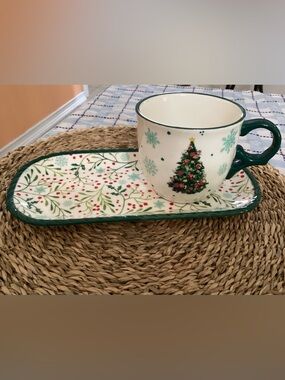 The Pioneer Woman Holiday Ceramic Cookie Tray and Mug Set in Green, Red, White